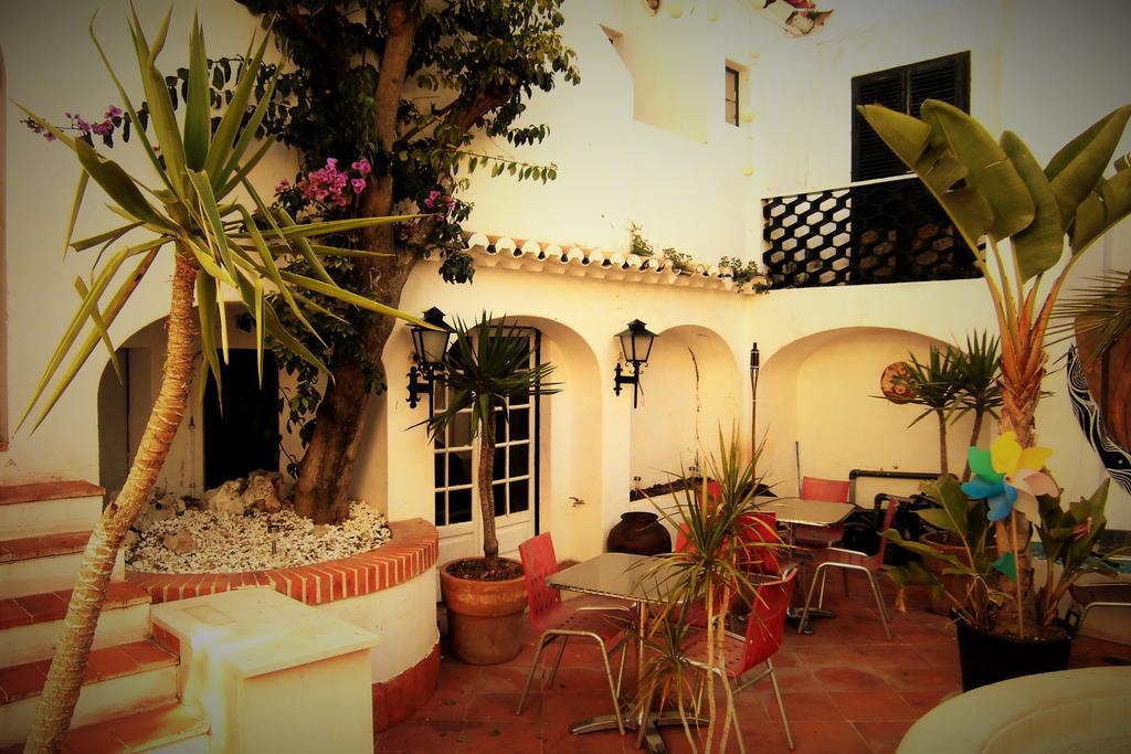 Hostel The White Butterfly Lagos Buitenkant foto