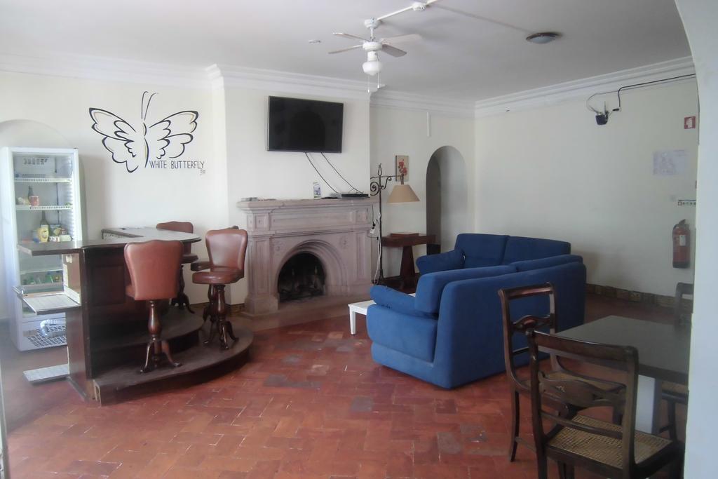 Hostel The White Butterfly Lagos Buitenkant foto