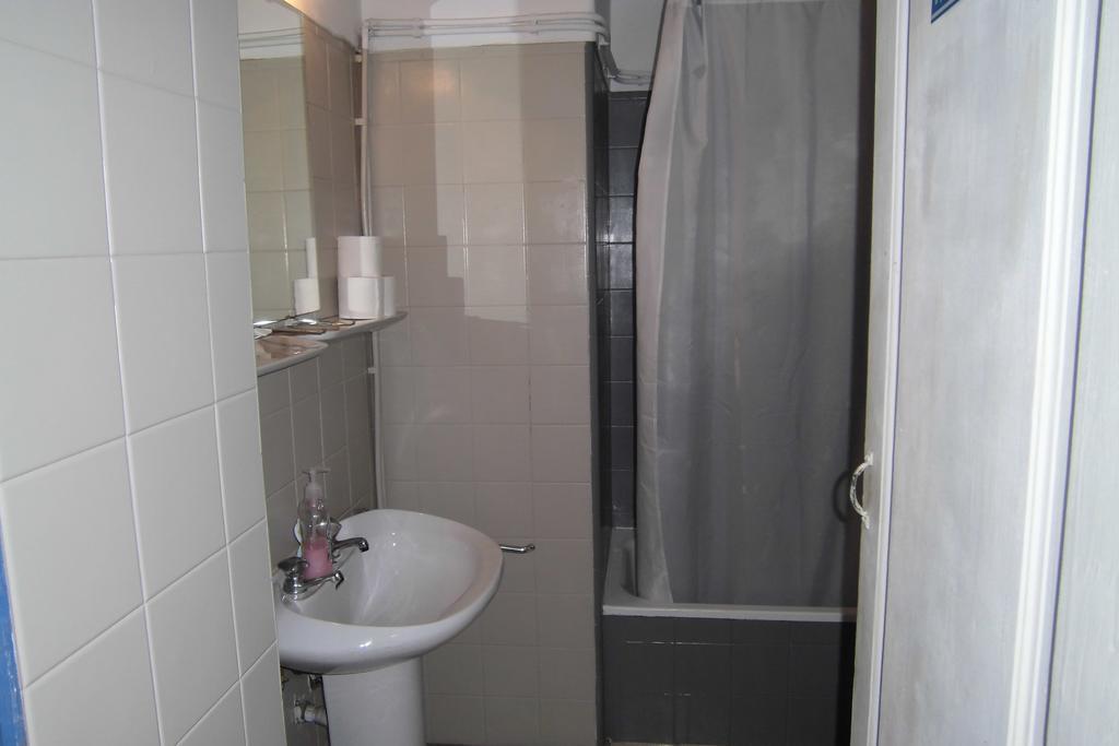 Hostel The White Butterfly Lagos Buitenkant foto