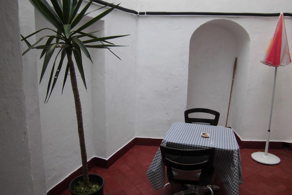 Hostel The White Butterfly Lagos Buitenkant foto